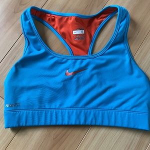 Nike l Reversible sports bra